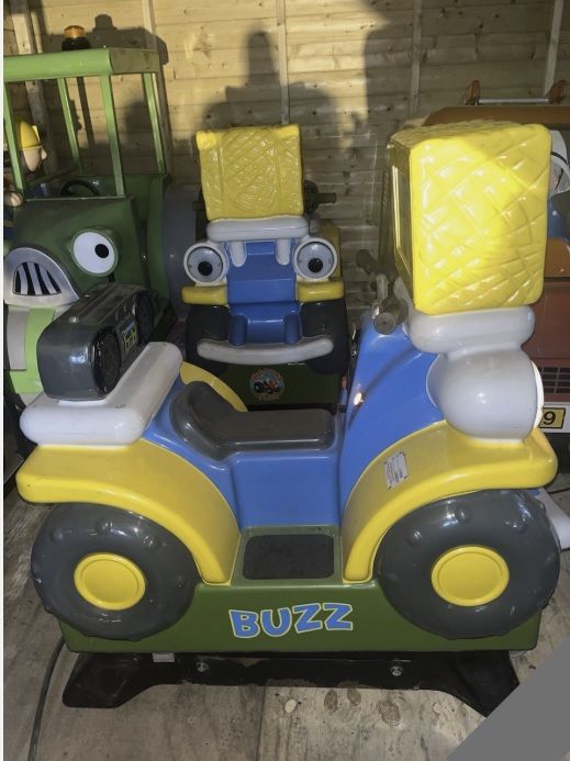 Buzz the Quad bike  / TRACTOR TOM  kids ride