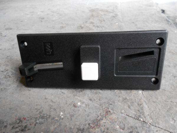 COIN ACCEPTOR PLATE/COVER